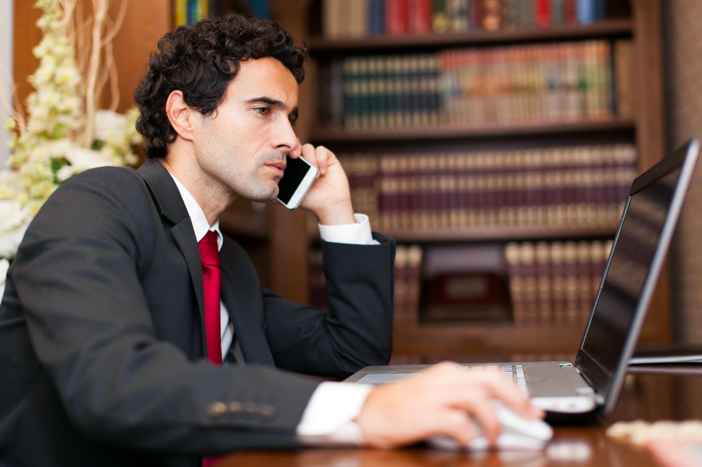Top 5 Factors to Consider When Choosing Small Business Lawyers